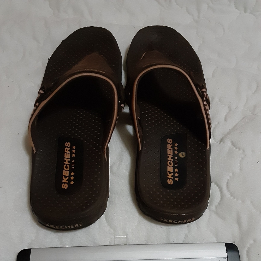 Skechers size 10
